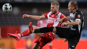 Rapid încearcă marea bombă pe piața transferurilor: Adam Nemec de la Dinamo | EXCLUSIV