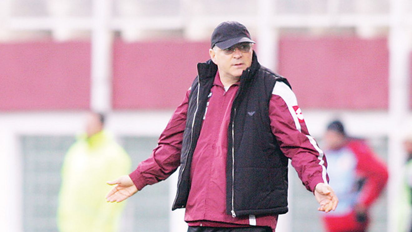 "Nu îmi dau demisia!** Au fost alții care au pierdut șapte meciuri la rând și nu au demisionat!"