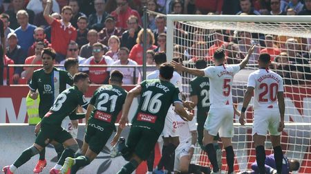 Avertisment serios pentru CFR înaintea meciului cu Sevilla: "M-am îndrăgostit de stadionul de acolo! Suporterii cântă non-stop"