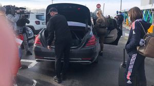 Laurențiu Reghecampf a revenit în România! Cum a reacționat antrenorul la întrebarea „Vă grăbiți la Craiova?” | FOTO