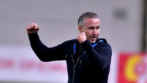 Negocieri tari pentru Reghecampf care au „spart" clubul în două tabere. Salariul e de 80.000 de euro pe lună