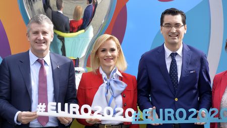 Cristian Scutariu, despre un show de stand-up comedy: "Răz, pune un bandaj! Sângerezi prin Deac"
