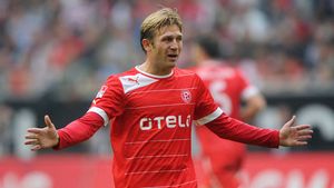 Una dintre vedetele lui Petrescu a pus capul în pământ când a fost întrebat de umilința cu Spartak: "Mi-e rușine!"