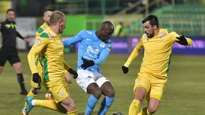 Interlopii au dat buzna în sediul Primăriei și l-au bătut chiar pe edil, unul dintre finanțatorii din Liga 1: „Este jenant ca un infractor să intre într-o instituţie publică şi să agreseze pe cineva!”