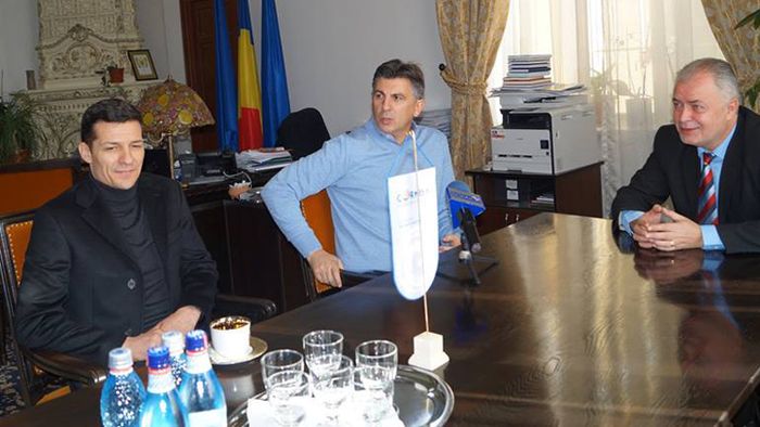 EXCLUSIV | Primul club din Liga 1 care îi spune "pas" lui Lupescu? "Avem o colaborare civilizată cu FRF și nu vrem să schimbăm modul de lucru". Comparația dintre Burleanu și fostul internațional