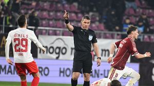 Dinamo ia primele măsuri după arbitrajul cu Rapid: „Kovacs și Popa, RECUZAȚI!”