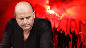 "Câinii" i-au 'spart fața' lui Mititelu!