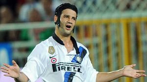 Chivu îi ține în joc de glezne:** "Nu ne grăbim să acceptăm oferta lui Inter"