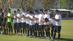 Meci de suflet în Liga a IV-a: Carmen - Academia Rapid. "Nea Tinel părăsea împreună cu Bazil Marian, în 1947, vicecampioana Carmen, forțat de desființarea abuzivă a echipei de către vechiul regim, și ajungea astfel în Giulești"