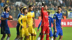 Fost jucător la Petrolul, ultima dată la Minaur Baia Mare, a prins transferul carierei. Va juca în preliminariile Ligii Campionilor