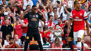 Drogba, ca vinul! Ivorianul a reușit o dublă contra lui Arsenal, al doilea gol e "de pus în ramă". VIDEO