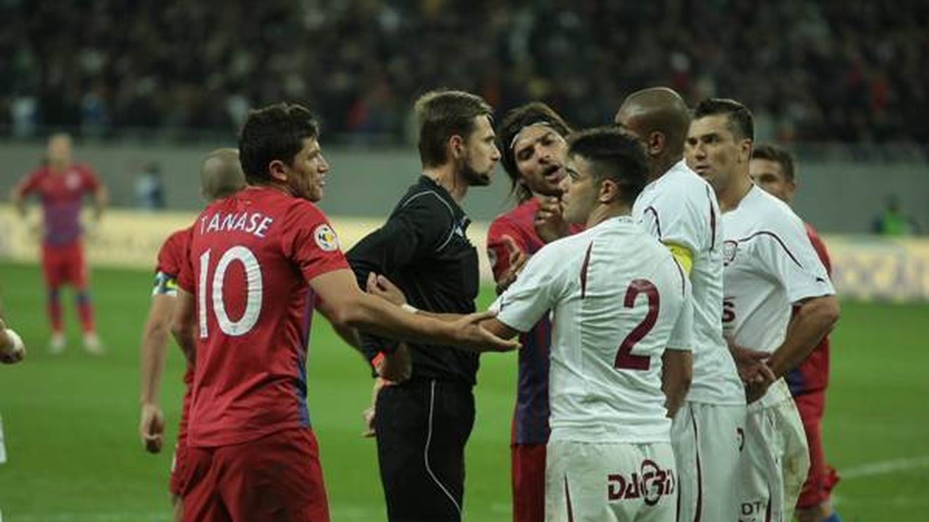 Liga 1, din nou în atenția americanilor din cauza unor anomalii: "Și-au dat jucătorii afară prin e-mail"** Reacția care ne dă fiori: "Gunoaiele"