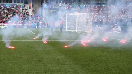 "Nu sunt suporteri! Sunt huligani, teroriști ai sportului". Fanii croați, desființați după show-ul pirotehnic de la meciul cu Cehia