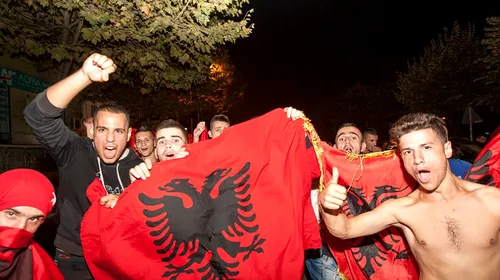 Ce fac albanezii pentru națională: vin la Euro cu steag gigantic demn de Cartea Recordurilor. Cât îi costă vopseaua și materialul