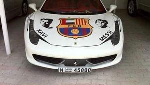 VIDEO Xavi și Messi sunt "fițe" pe drumurile din Dubai!** Un arab a făcut o nebunie cu propriul Ferrari: l-a transformat în ofrandă pentru "extratereștri"