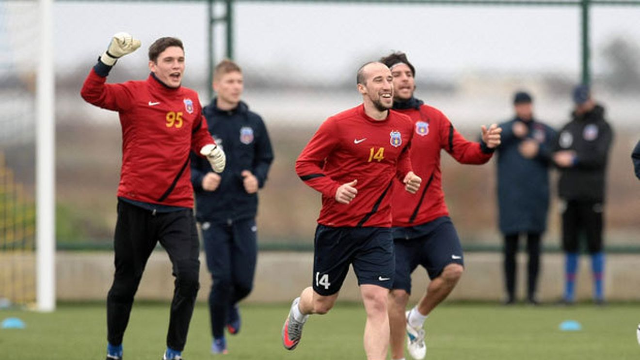 Latovlevici își aduce în culmea disperării colegii!** Fundașul este IMPLORAT să plece la St. Etienne: "Concurența e prea mare pe stânga"