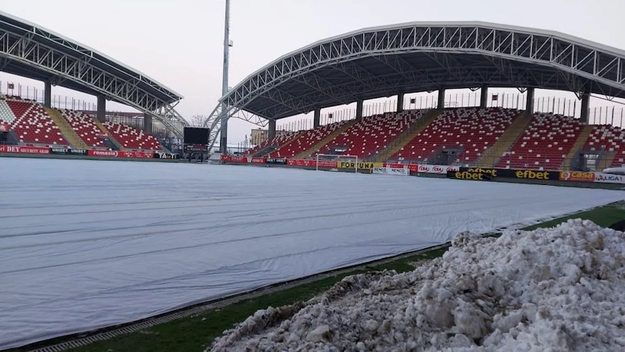 Gazonul stadionului UTA, protejat cu o folie de temperaturile cu minus!