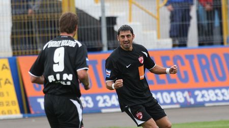 "Câinii" se agață cu colții de primul loc