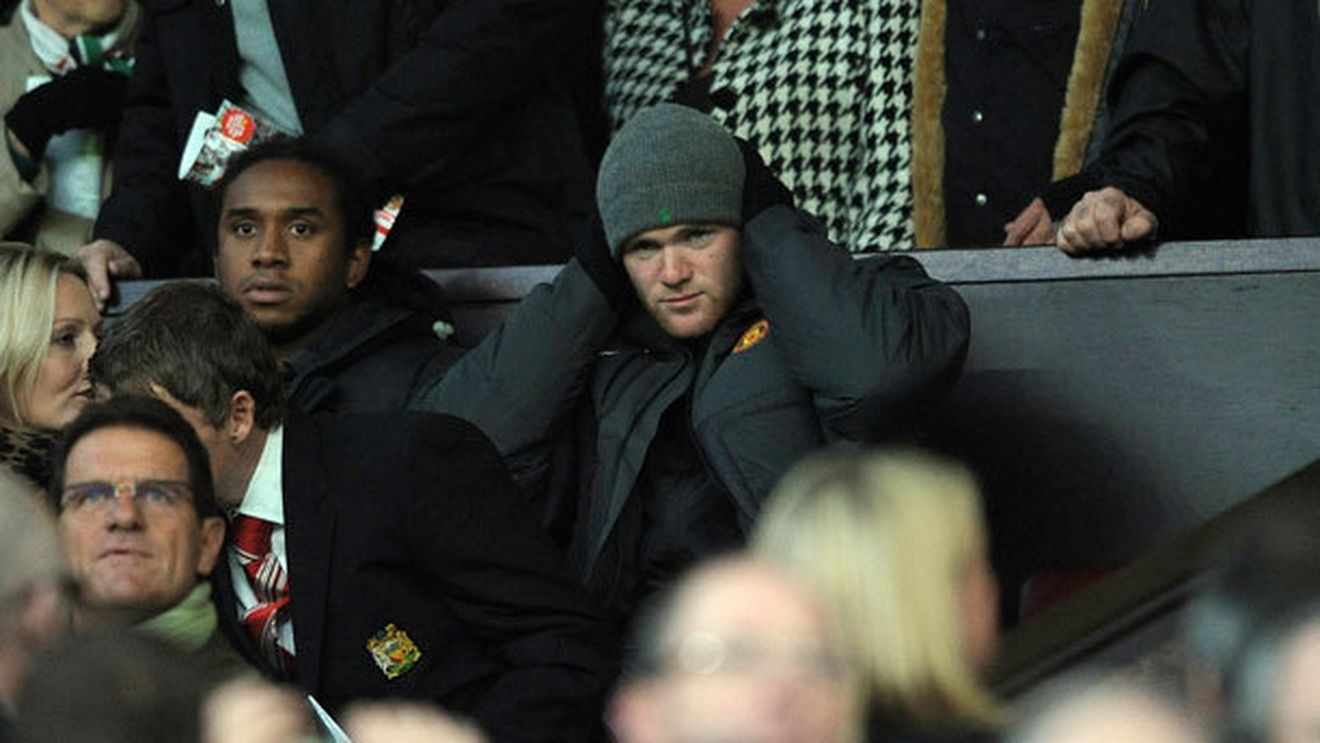 Mai rău ca în România!** Insultat de fani, Rooney a părăsit Old Trafford la pauza meciului cu Spurs