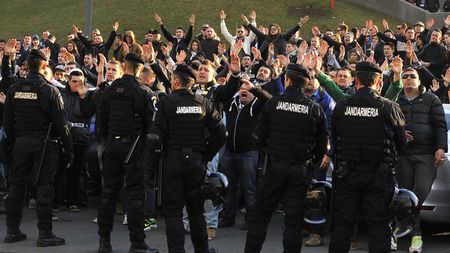 Se repetă trecutul sumbru la Cluj? Fanii lui "U" s-au răzvrătit la fel ca la retrogradarea din 2008. De ce sunt supărați fanii. INTERVIU | Vlad Munteanu: "Mai avem nevoie de 22 de puncte"