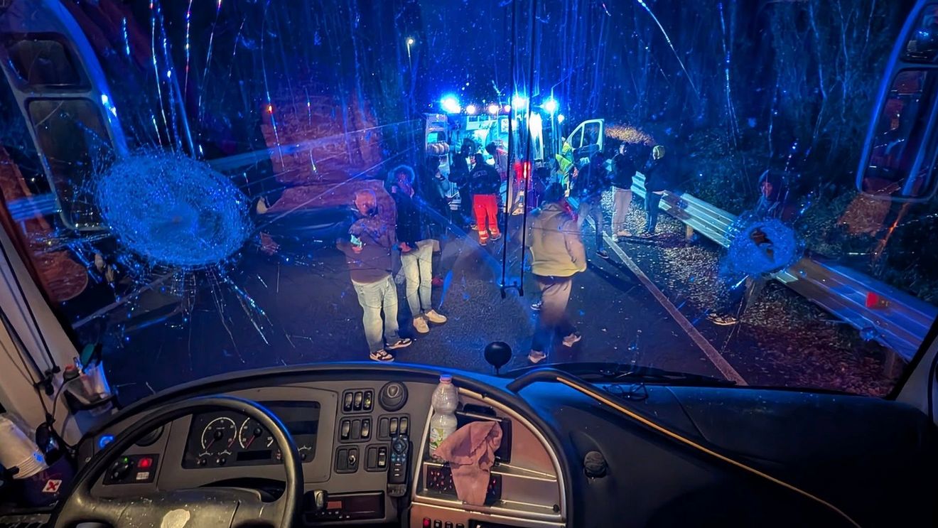 Tragedia care a îndoliat o țară! Șoferul unui autobuz a fost ucis cu o cărămidă de ultrașii unei echipe rivale