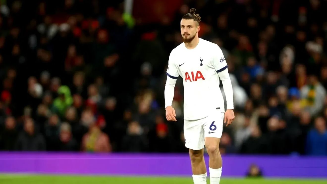 Gestul incredibil pe care Radu Drăgușin l-a făcut pentru rivalul său pe post de la Tottenham! Cum a reacționat românul imediat după ce s-a accidentat Micky van de Ven