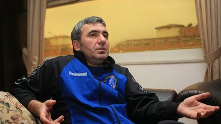 „Hagi fură fotbaliști!"