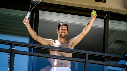 „Djokovic are balconul mai mare decât camera mea!