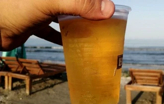 Stațiunea în care este INTERZIS în 2024 consumul de bere pe plajă. Decizia este oficială