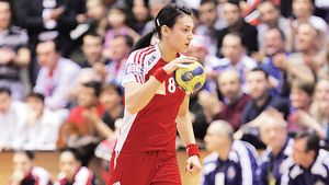 Pe urmele Șarapovei!** Cristina Neagu se va opera la medicul care a "reparat-o" și pe frumoasa rusoaică