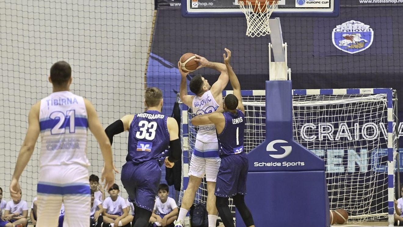 Antrenor spaniol, instalat la echipa Craiovei: „A făcut parte din staff-ul lui Betis Sevilla"