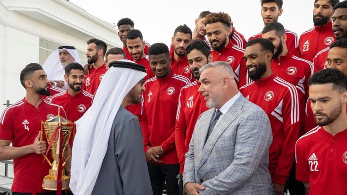 Gestul făcut de cel mai puternic om din Emiratele Arabe Unite pentru Cosmin Olăroiu. Antrenorul lui Sharjah e printre puținii care au avut această onoare