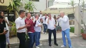 Cornel Dinu l-a făcut praf pe Mihai Rotaru, patronul Craiovei: "E om? Să scrie pe el! Ă‚sta e un produs al nemerniciei din zilele astea"