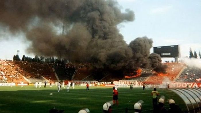 VIDEO** Incendierea peluzei din Ghencea, considerată de străini unul dintre cele mai idioate lucruri făcute de fani pe stadioane