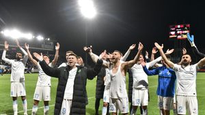 De ce e mai scump un tricou cu FCSB decât unul cu FC Barcelona? Explicația lui Meme Stoica e clară și are la bază „lipsa de cultură a suporterului român”: „Am gestionat clubul când jucam în semifinalele Cupei Uefa și vânzările nu contau”