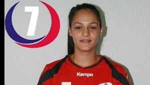 CAZUL "IONELA GHERMAN" | S-a dus să joace handbal în Olanda, iar acum trebuie să-și plătească "dezlegarea" cu 6.000 de euro! Traseul unui transfer care poate încheia prematur cariera unei jucătoare de 19 ani
