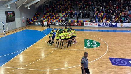 Nebunie în Liga Florilor. Corona Brașov și Gloria Bistrița se țin scai de CSM București