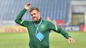 Anunț bombă al lui Mihai Pintilii în mijlocul scandalului lansat de Dan Șucu: antrenorul de la FCSB a pus ochii pe un jucător de la Rapid! „Îmi place mult”