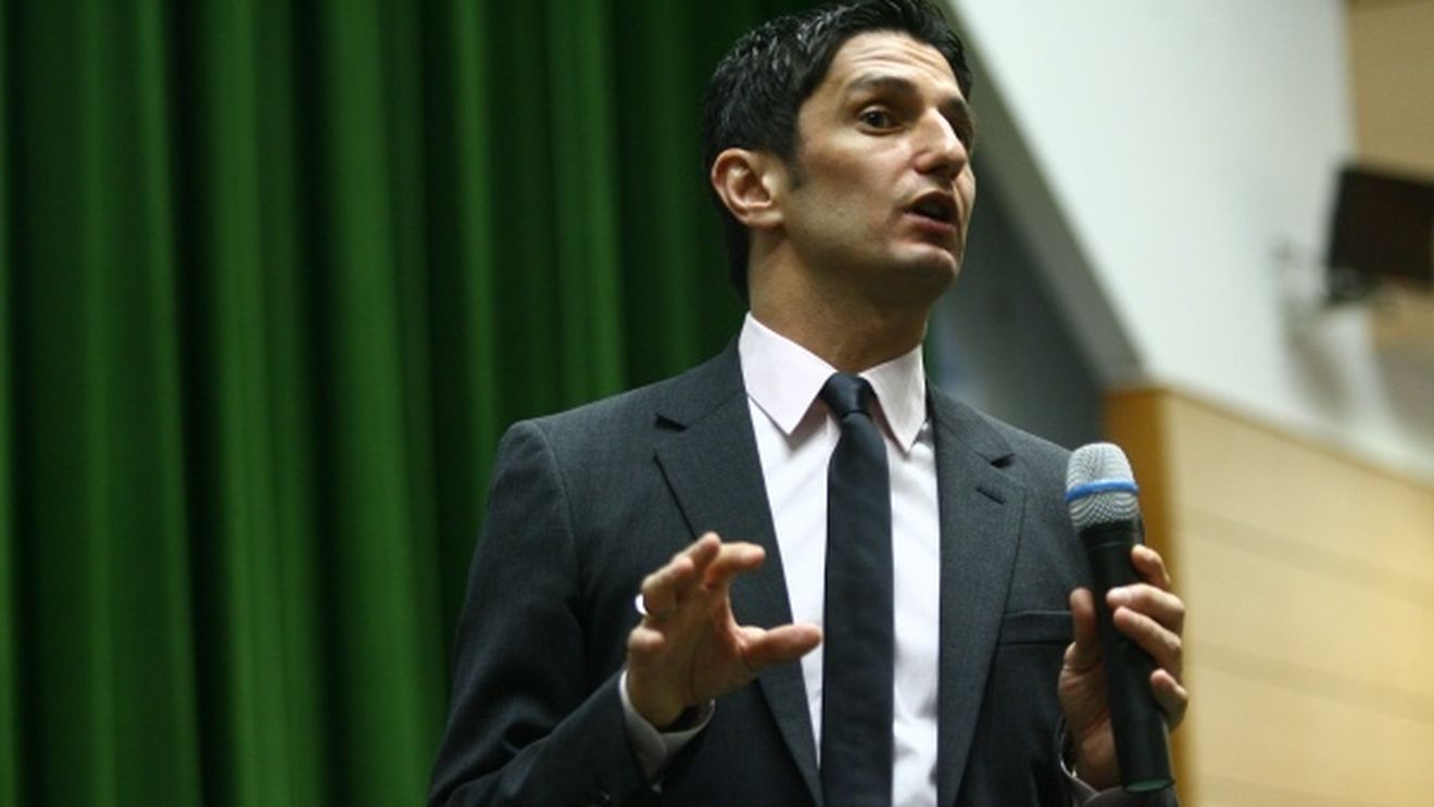 Răzvan Lucescu, la lansarea unui produs IT**: "Eu nu intru pe Facebook, eu mă joc cu soția" :)