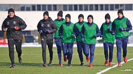 "Pufulete" Rusescu l-a lăsat fără cuvinte pe Reghecampf!** Cea mai neplăcută surpriză avută de tehnician, la vizita medicală: "Poate s-a gândit că nu va juca!"