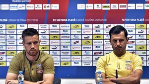 Nicolae Dică surprinde după ce FCSB a intrat pe mâna lui Leo Strizu și Mihai Pintilii: „Cred că nu va sta nimeni în picioare în timpul meciurilor”