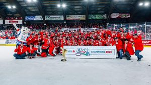 Performanță incredibilă în hocheiul de gheață pentru un oraș cu 18.000 de locuitori din România! ACSH Gheorgheni a câştigat în premieră Erste Liga în fața titratei Ferencvaros