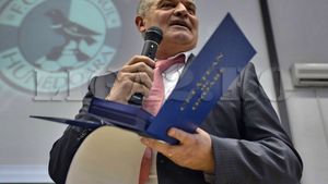 Ioan Andone deplânge situaţia fotbalistică a Hunedoarei: ”Se pot face multe pentru Corvinul. Numai să vrei. Ar putea să ţină echipa măcar în Liga 2”