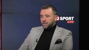 Lucian Sănmărtean a vorbit despre cum jucătorii naționalei României sunt influențați de prezența lui Mircea Lucescu: „Au și mai mare presiune”. EXCLUSIV