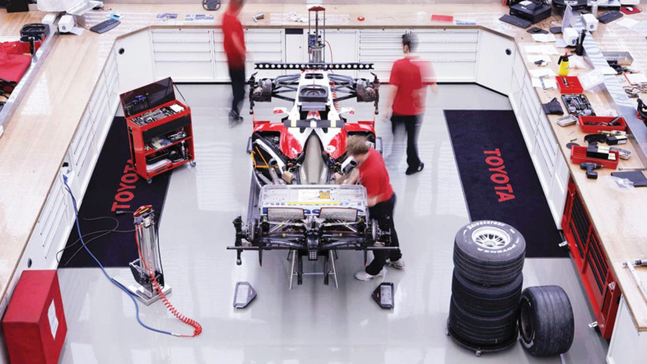 Vrei echipa ta de F1? Ca să începi...** Îți trebuie 69.100.000 de euro!