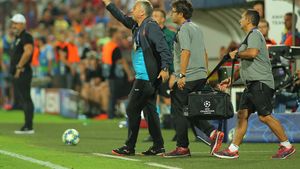 "Să mor eu de nu i-aș trimite pe cei de la FCSB la trageri!" Dan Petrescu a făcut haz de necaz după ce a aflat grupa infernală a CFR-ului în Europa: "Așa ghinion nu am avut în viața mea"