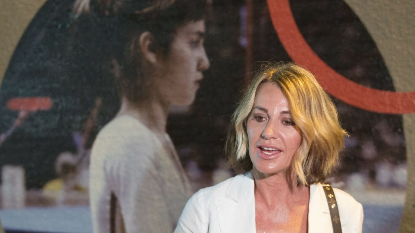 Jurnaliștii de la Gazzetta dello Sport i-au dedicat Nadiei Comăneci două pagini în suplimentul SportWeek: „Fata care a inventat perfecțiunea”