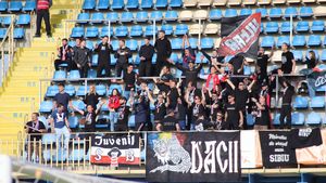 Afirmații grave la FC Hermannstadt după retrogradare: ”S-au luat decizii cel puțin bizare.” Fanii îl acuză pe Răzvan Dâlbea că a trântit barajul cu CS Mioveni. Antrenorul Eugen Beza ar fi făcut echipa pe ”cumetrii”