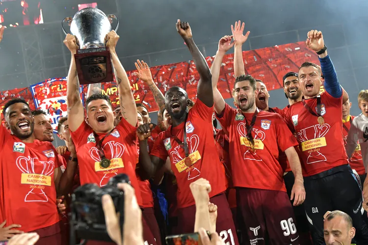 CFR Cluj a reușit a treia victorie consecutivă în campionat. Echipa lui Dan  Petrescu a câștigat cu 3-2 duelul cu Hermannstadt și a urcat pe locul doi -  Playtech Știri
