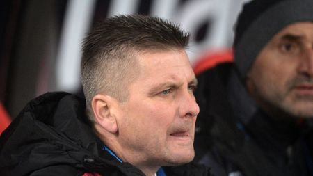 Uhrin este isterizat de greșelile arbitrilor. „Cum să nu vezi? Trebuie să te duci la spital, să faci un consult la ochi!”. Ce a declanșat furia dinamovistului